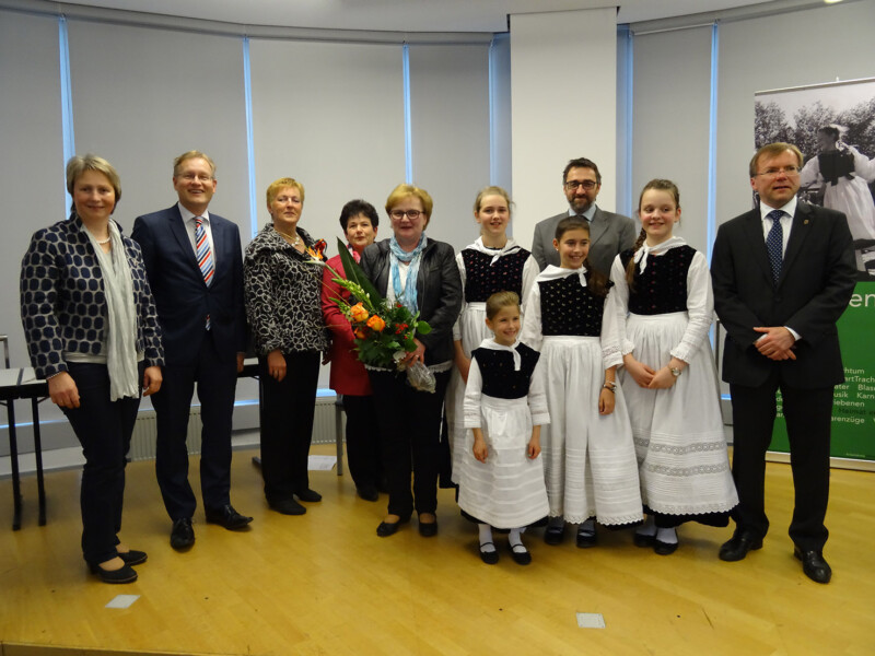 v.l.n.r. Kreisvorsitzende Renate Wolf, Regierungspräsident Johannes Schmalzl, Präsidentin Marie-Luise Linckh, Vorsitzende des Arbeitskreises Kultur Ursula Moser, Martina Junginger, Bürgermeister Armin Bollinger und Arbeitskreisvorsitzender Paul Nemeth (Foto: LFV)