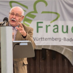 Bauernpfarrer Willi Mönikheim gibt Impulse zu "Schätze des Alter(n)s"