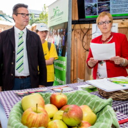 Eröffnung der Ausstellung "Make Fruit Fair" mit Peter Hauk MdL, Minister für Ländlichen Raum und Verbraucherschutz Baden-Württemberg und Marie-Luise Linckh, Präsidentin des LandFrauenverbandes Württemberg-Baden e.V.
