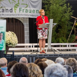 Präsidentin Marie-Luise Linckh eröffnet die Veranstaltung