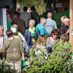 Viele Besucher bei der Ausstellung "Make Fruit Fair"