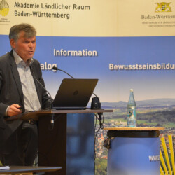 Ombudsmann Karl-Heinz Wolfsturm teilte seine Erfahrungen aus der Flüchtlingserstaufnahme mit.