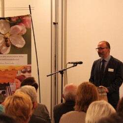 Der Geschäftsführer des Naturparkzentrums Dietmar Gretter kündigte für 2018 eine Wechselausstellung zum Thema „Bienen und Bienenprodukte“ an.
