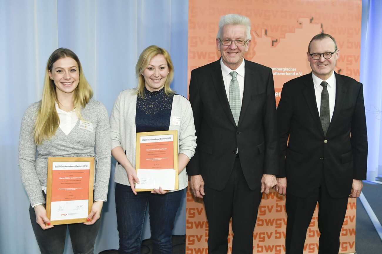 v.l.n.r: Lea Sauter, Maren Müller, Ministerpräsident Winfried Kretschmann und Präsident Dr. Roman Glaser. Foto: Baden-Württembergischer Genossenschaftsverband (BWGV)