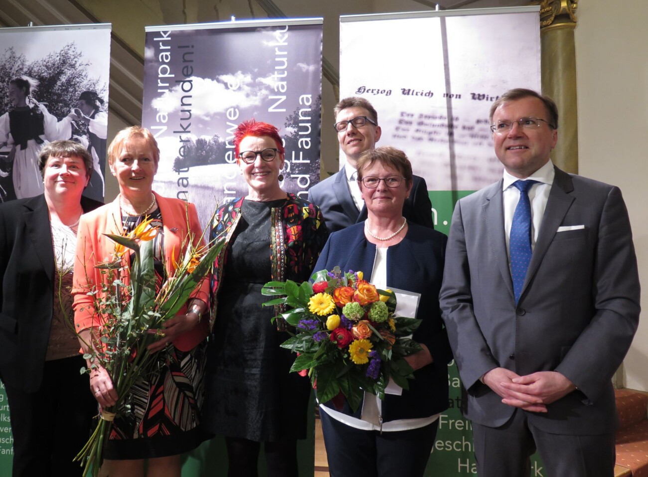 Hedwig Ernsperger mit regionaler Ehrennadel ausgezeichnet