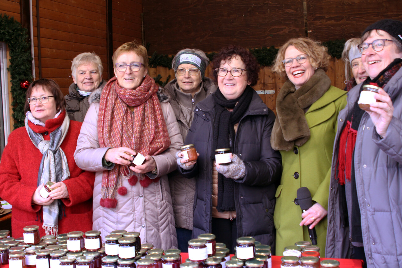 Über Gsälzaktion 3.258 Euro an „Weihnachtsmann & Co.“ auf Stuttgarter Weihnachtsmarkt