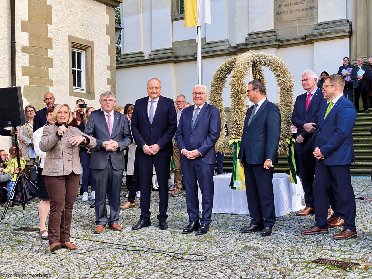 Erntekronenübergabe des Deutschen Bauernverbandes, des Deutschen LandFrauenverbandes und der Kirchen im Kloster Schöntal
