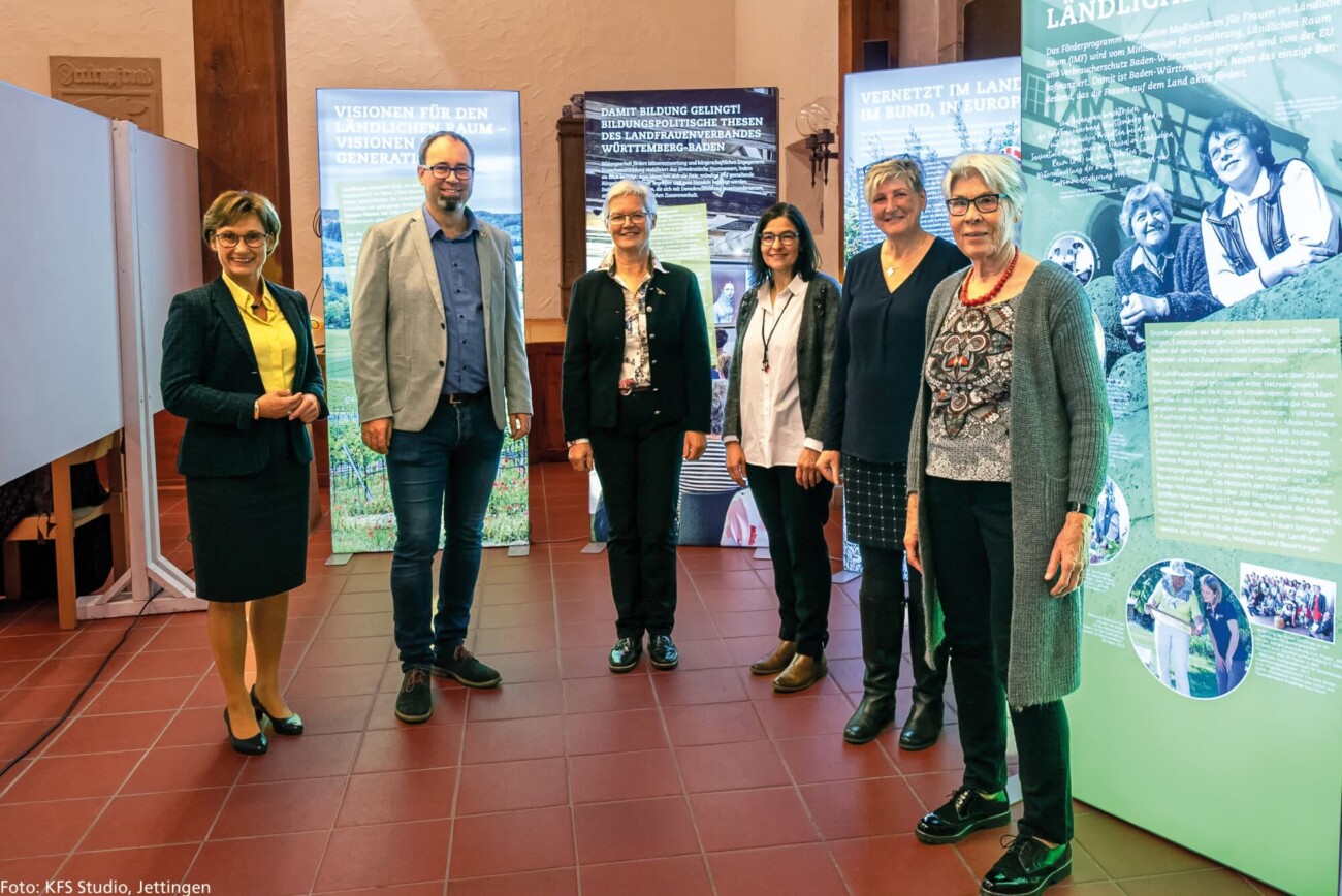 Ausstellungseröffnung durch Staatssekretärin Sabine Kurtz in Zehntscheuer Deckenpfronn