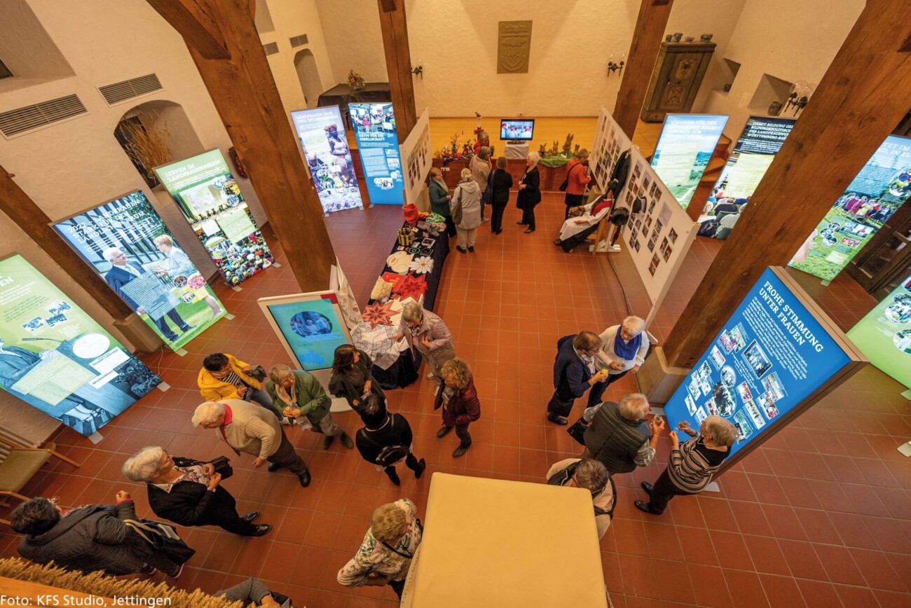 Staatssekretärin Sabine Kurtz eröffnet Ausstellung in Deckenpfronn