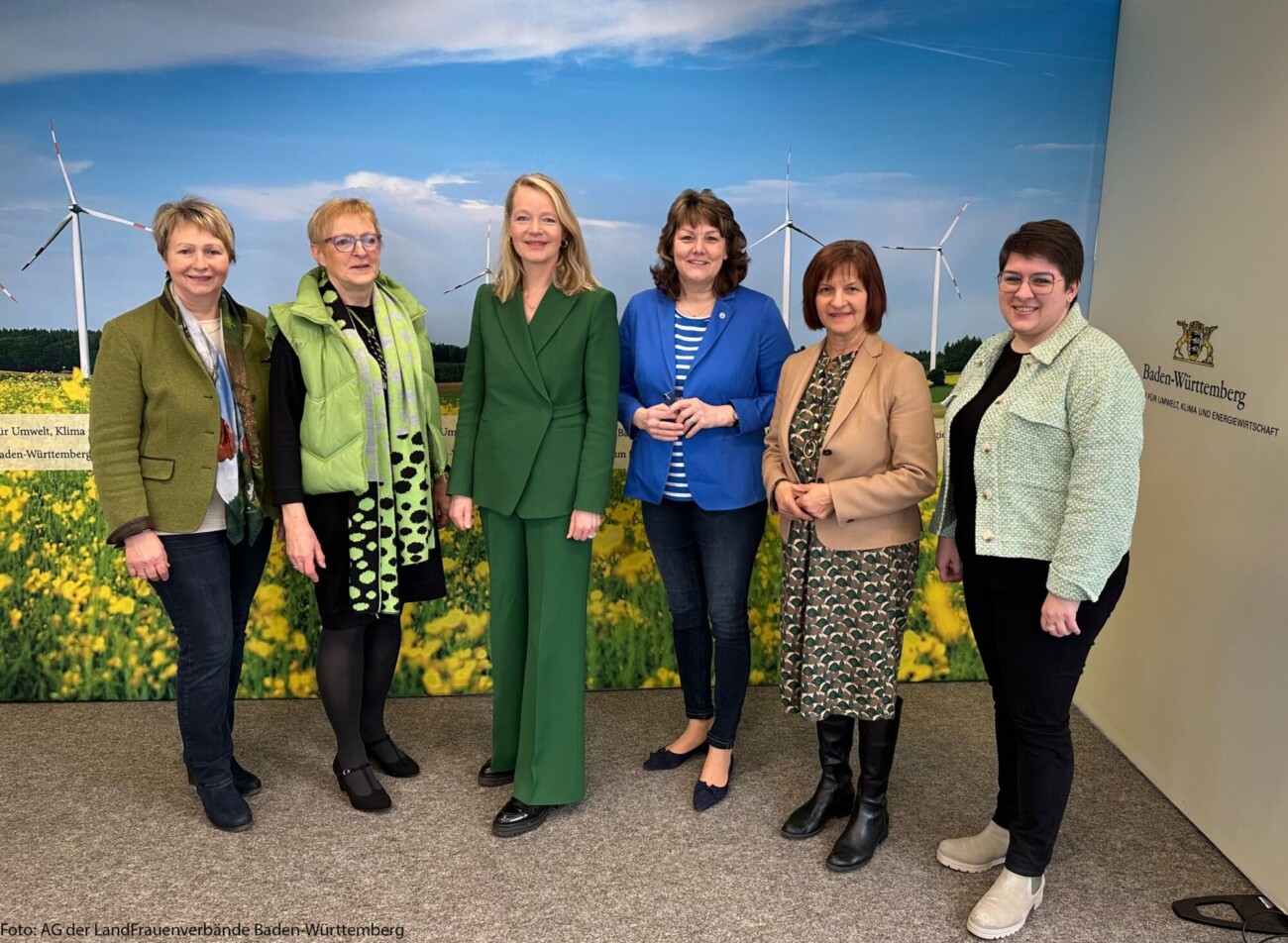 LandFrauen im Austausch mit Umweltministerin Walker