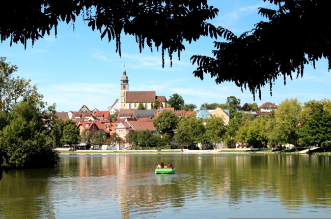 See mit Stadt Böblingen im Hintergrund
